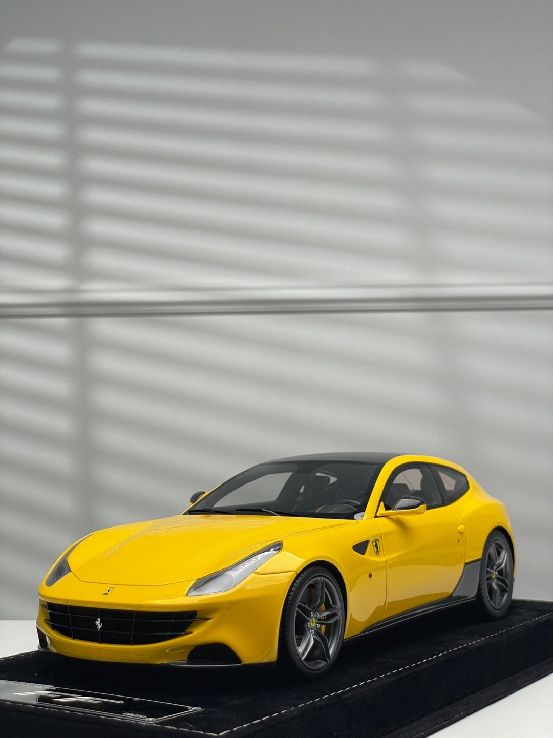 Ferrari FF (Yellow) [Henson&Heaven] 1/18 scale