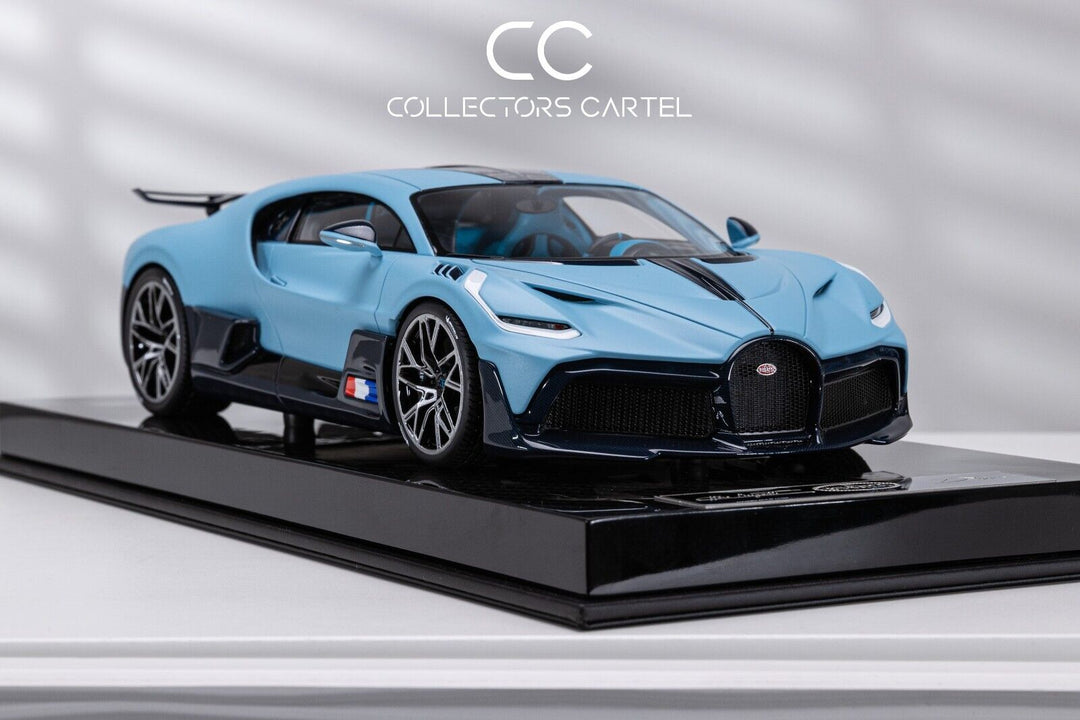 Bugatti Divo (Baby Blue Matte) [EXCLUSIVE] 1/18 scale