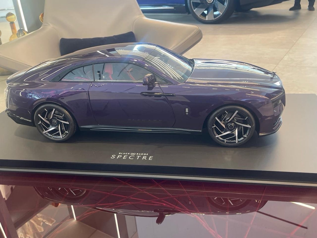 Rolls-Royce Spectre Black Badge [Fully opening + Lights] By: Amalgam 1:8 scale
