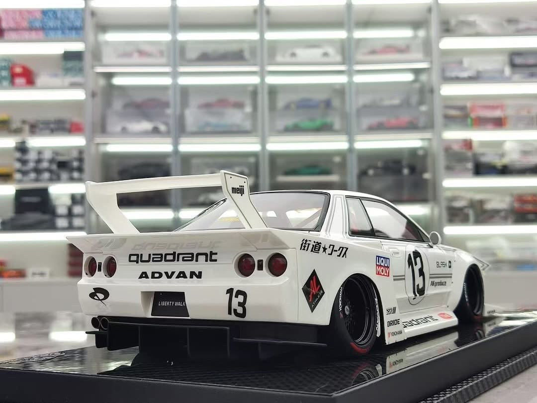 Nissan R32 Skyline LBWK (White) [VIP scale Models] 1/18 scale