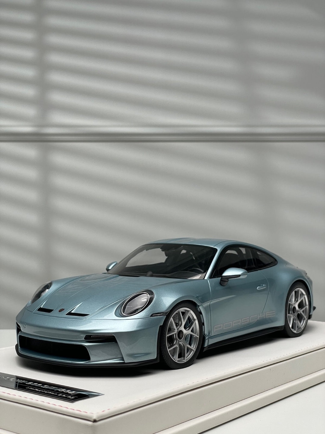 Porsche 911 S/T (Ice Blue/ Silver Rims) [Ivy Merit Model] 1/18 scale
