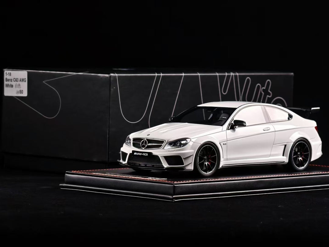 Mercedes-Benz AMG C63 Black Series (White) [Vehicle Art] 1/18 scale