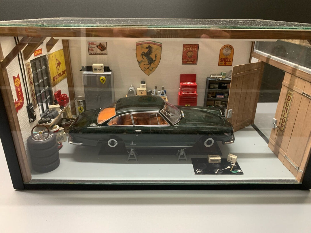 Classic Ferrari Garage Diorama with Lights [1:18 scale]