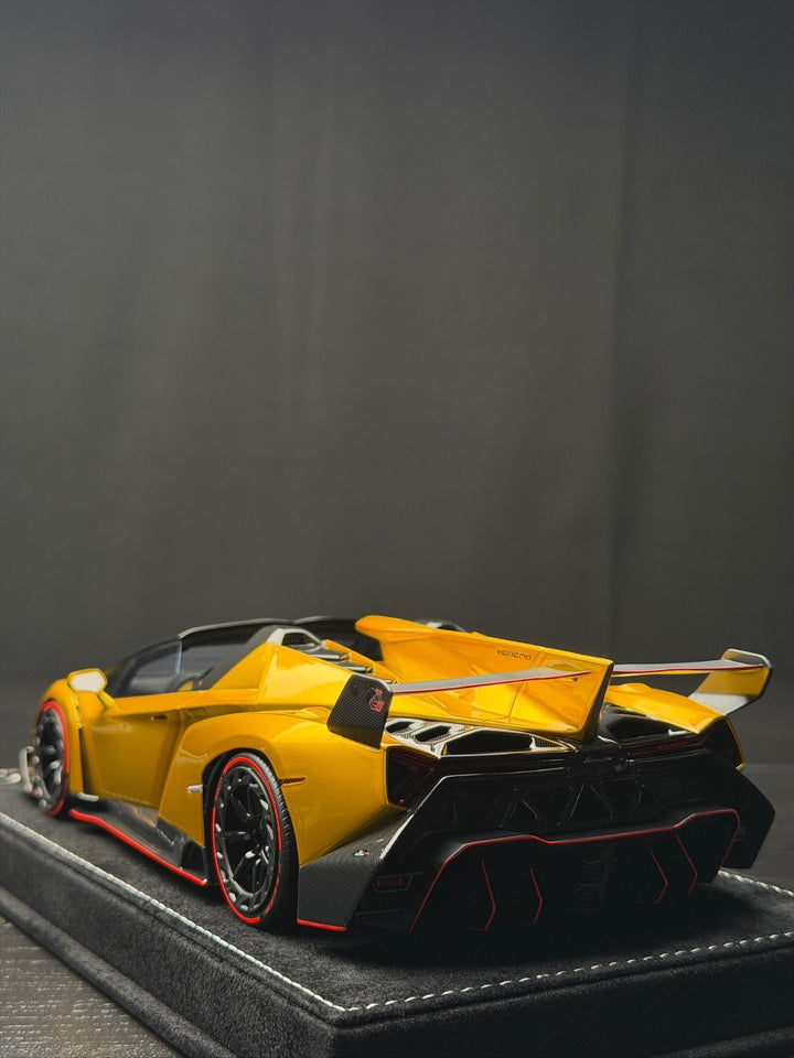 Lamborghini Veneno Roadster (Gold) [Henson&Heaven] 1/18 scale