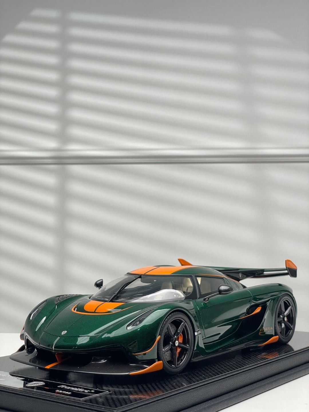 Koenigsegg Jesko (Green Carbon Fiber) [FrontiArt] 1/18 scale
