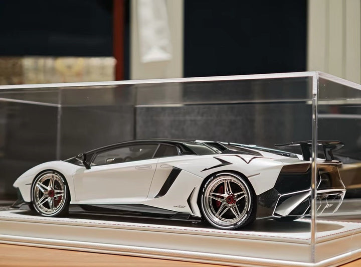 Lamborghini Aventador LP750-4 SV (White/ Black) [Davis & Giovanni] 1:18 scale