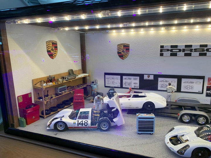 Classic Porsche Garage/ Workshop Diorama with Lights [1:18 scale]