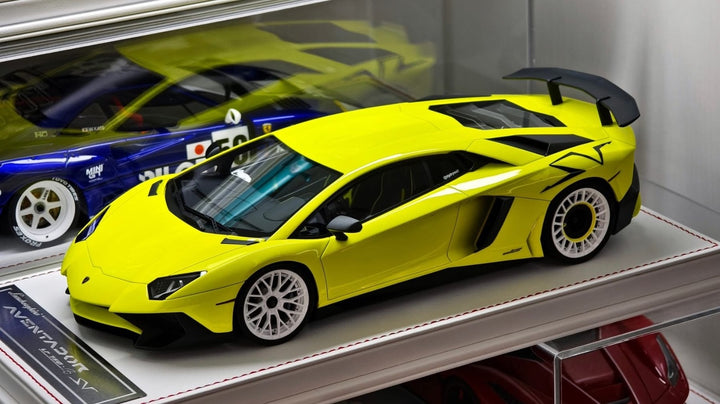 Lamborghini Aventador LP750-4 SV (Neon Yellow) [Davis & Giovanni] 1/18 scale