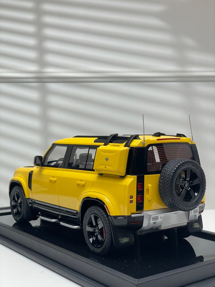 Land Rover Defender (Gloss Yellow) [OEM EXCLUSIVE] 1:18 scale