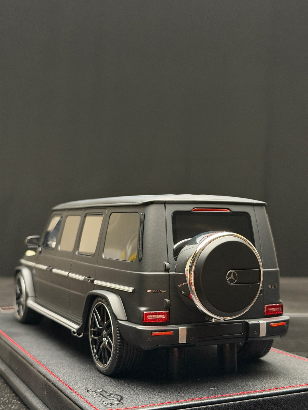 Mercedes-AMG G63 Limousine (Matte Black) [VIP scale Models] 1/18 scale