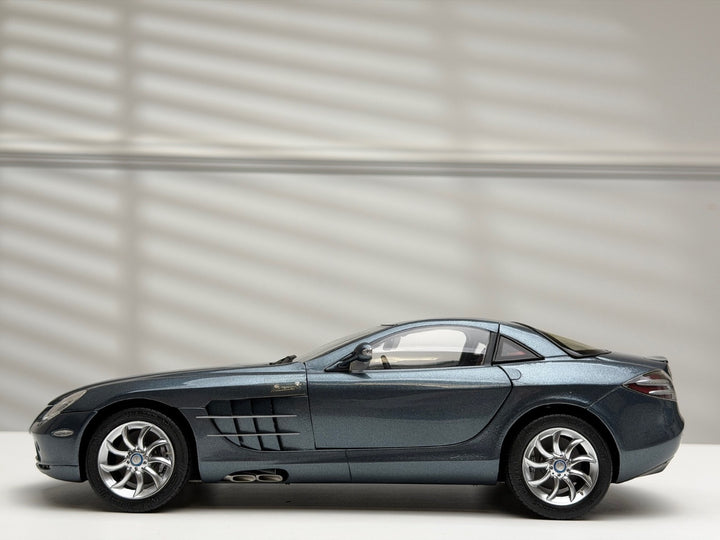Mercedes-Benz SLR McLaren (Dark Blue) [CMC] 1:18 scale