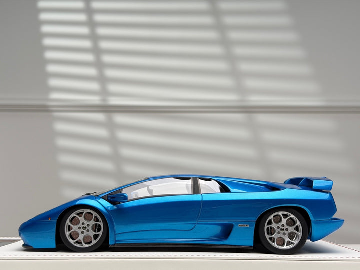 Lamborghini Diablo 6.0 VT (Blue) [APM Model] 1:18 scale
