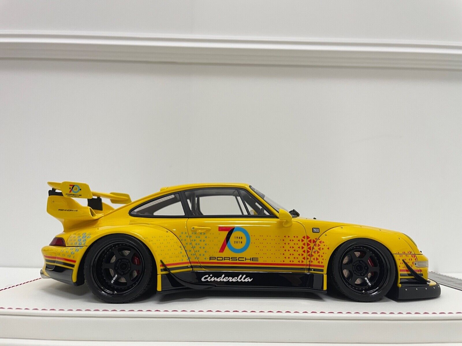 Porsche 911 RWB (Yellow 70th Anniversary) [Davis & Giovanni] 1/18 scal ...
