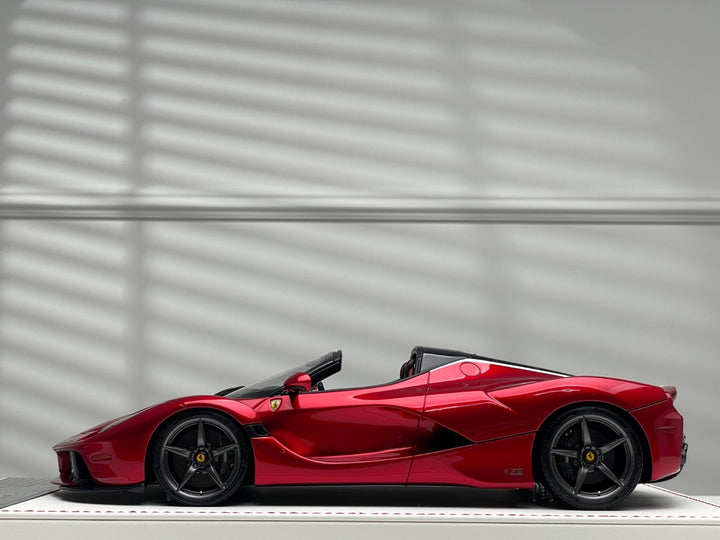 Ferrari LaFerrari Aperta (Metallic Red/ White) [Davis & Giovanni] 1:18 scale