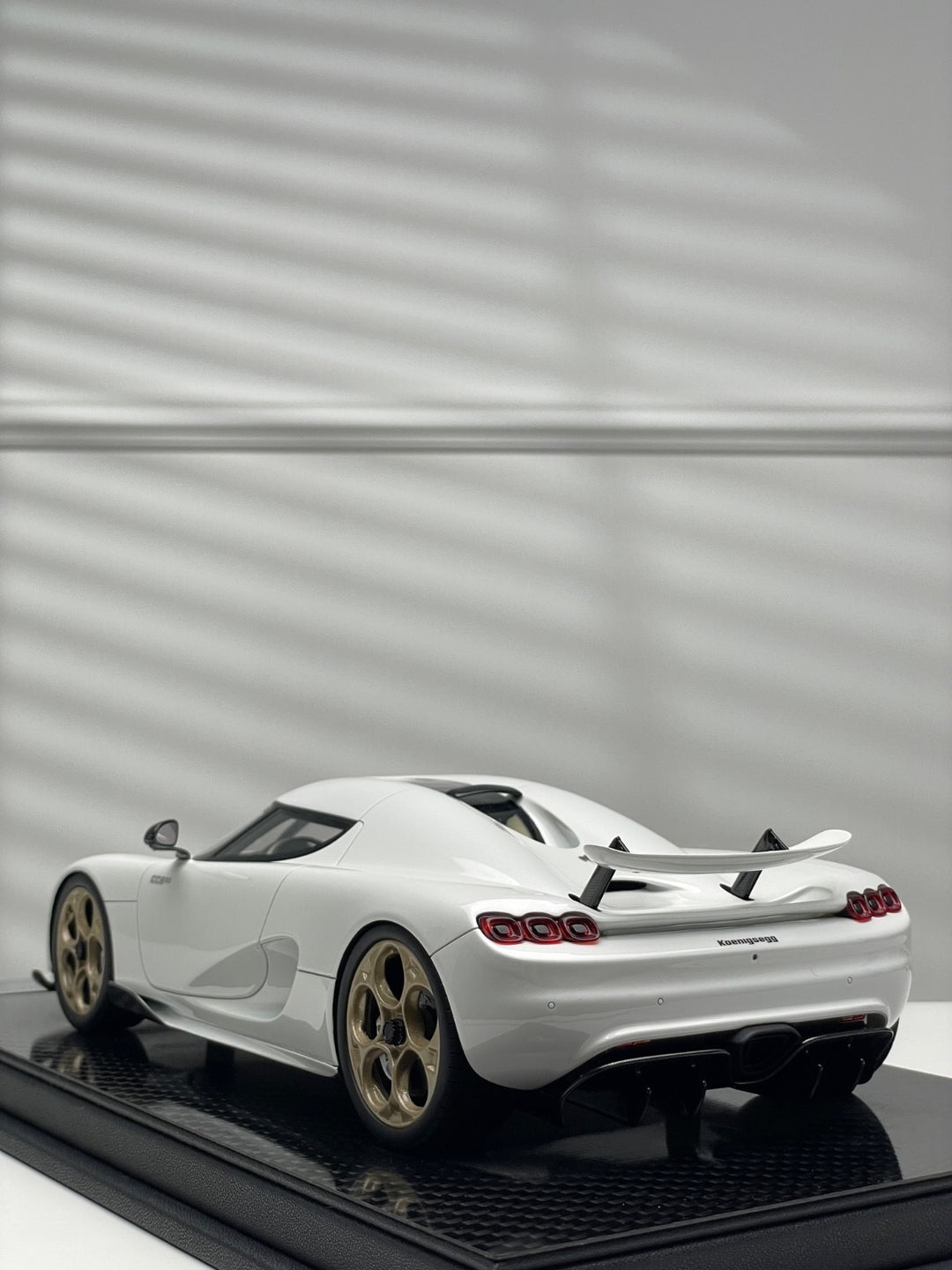 Koenigsegg CC850 (White) [FrontiArt] 1/18 scale