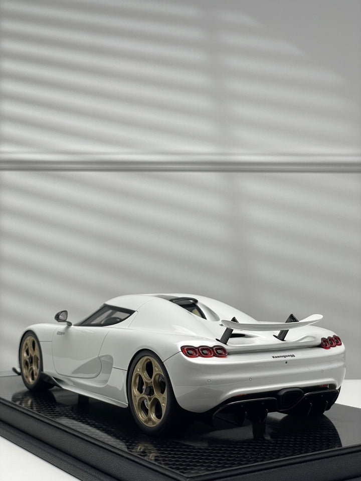 Koenigsegg CC850 (White) [FrontiArt] 1/18 scale