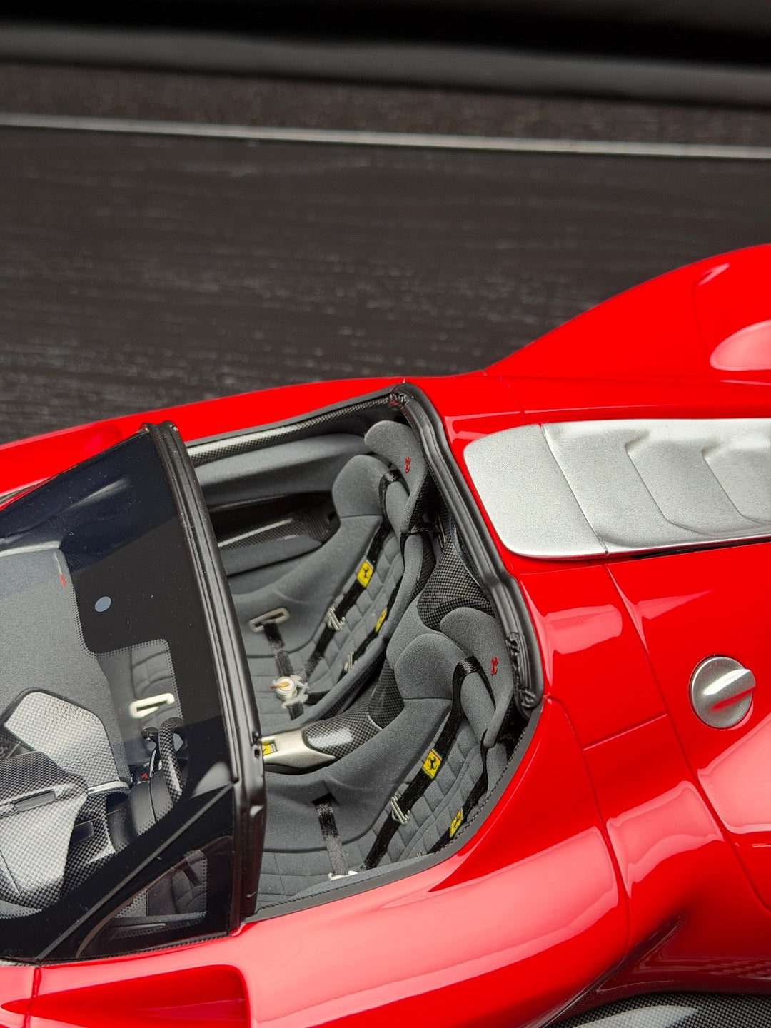 Ferrari Daytona SP3 (Rosso Corsa) [BBR] 1:12 scale