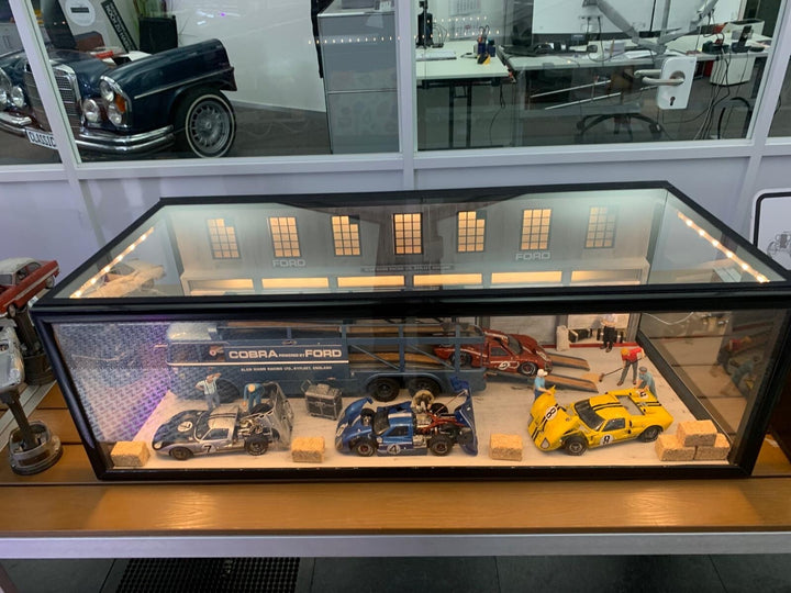 Classic Ford Garage/ Workshop Diorama with Lights [1:18 scale]