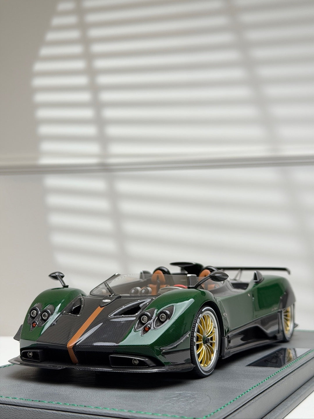 Pagani Zonda HP Barchetta (Dark Green Carbon) [BBR] 1:18 scale