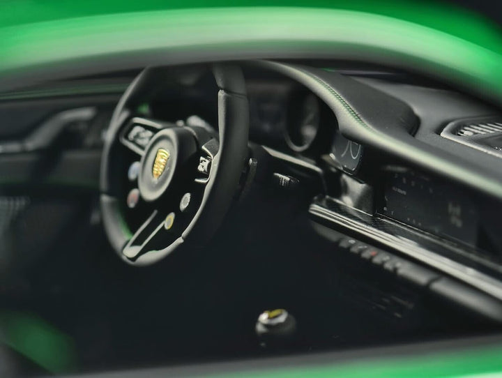 Porsche 911 GT3RS (Viper Green) [Davis & Giovanni] 1:18 scale
