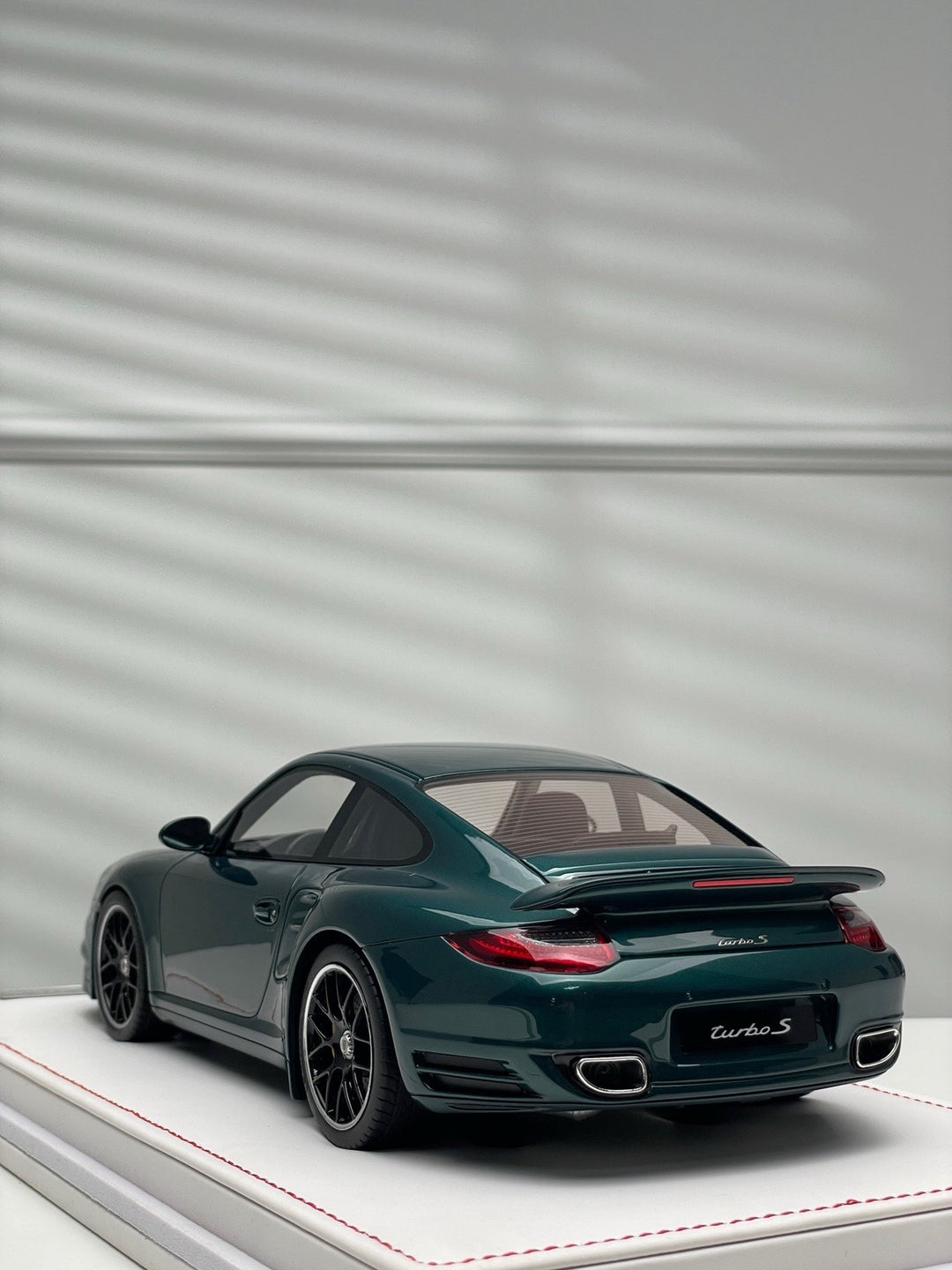 Porsche 997.2 911 Turbo (Green) [IVY Merit Model] 1/18 scale