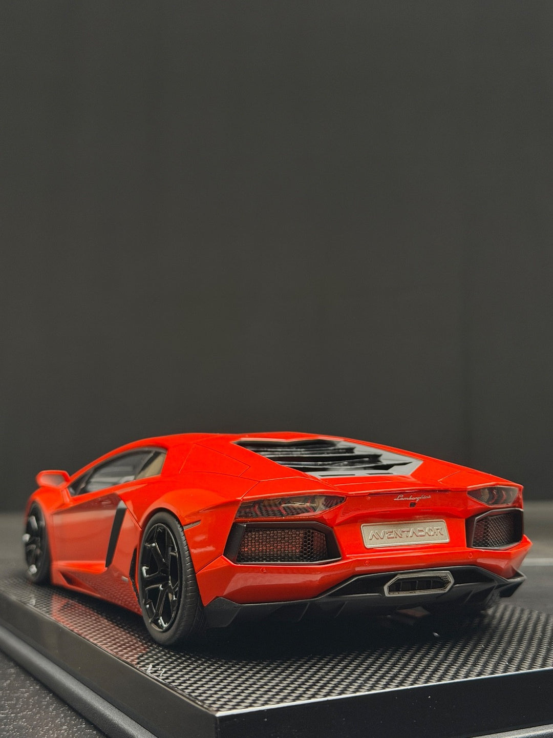 Lamborghini Aventador (Magma Orange) [MR Collection] 1/18 scale