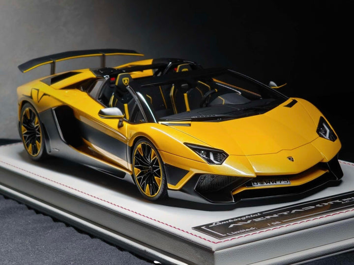Lamborghini Aventador Roadster LP750-4 SV (Yellow) [Davis & Giovanni] 1:18 scale
