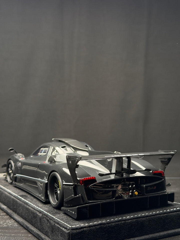 Pagani Zonda Revolution (Carbon Fiber) [Henson&Heaven] 1/18 scale