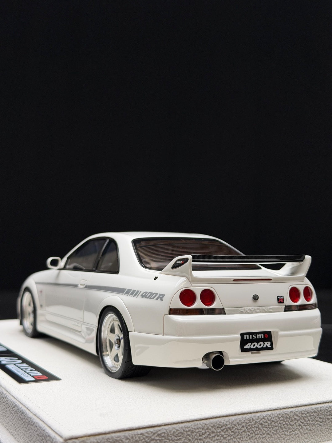 Nissan NISMO 400R 40th Anniversary (White) [Makeup Eidolon] 1/18 scale