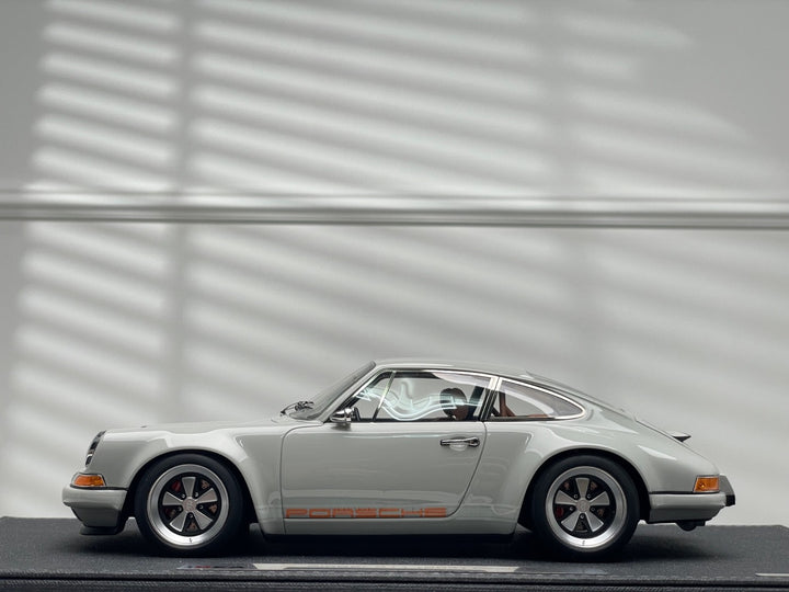 Porsche 911 Singer Coupe (Light Gray) [Make Up IDEA] 1/18 scale