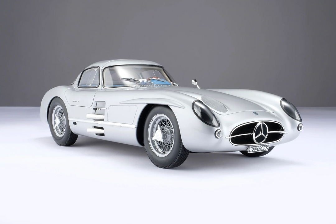 MERCEDES-BENZ 300 SLR UHLENHAUT COUPE [Fully opening] By: Amalgam 1:8 scale