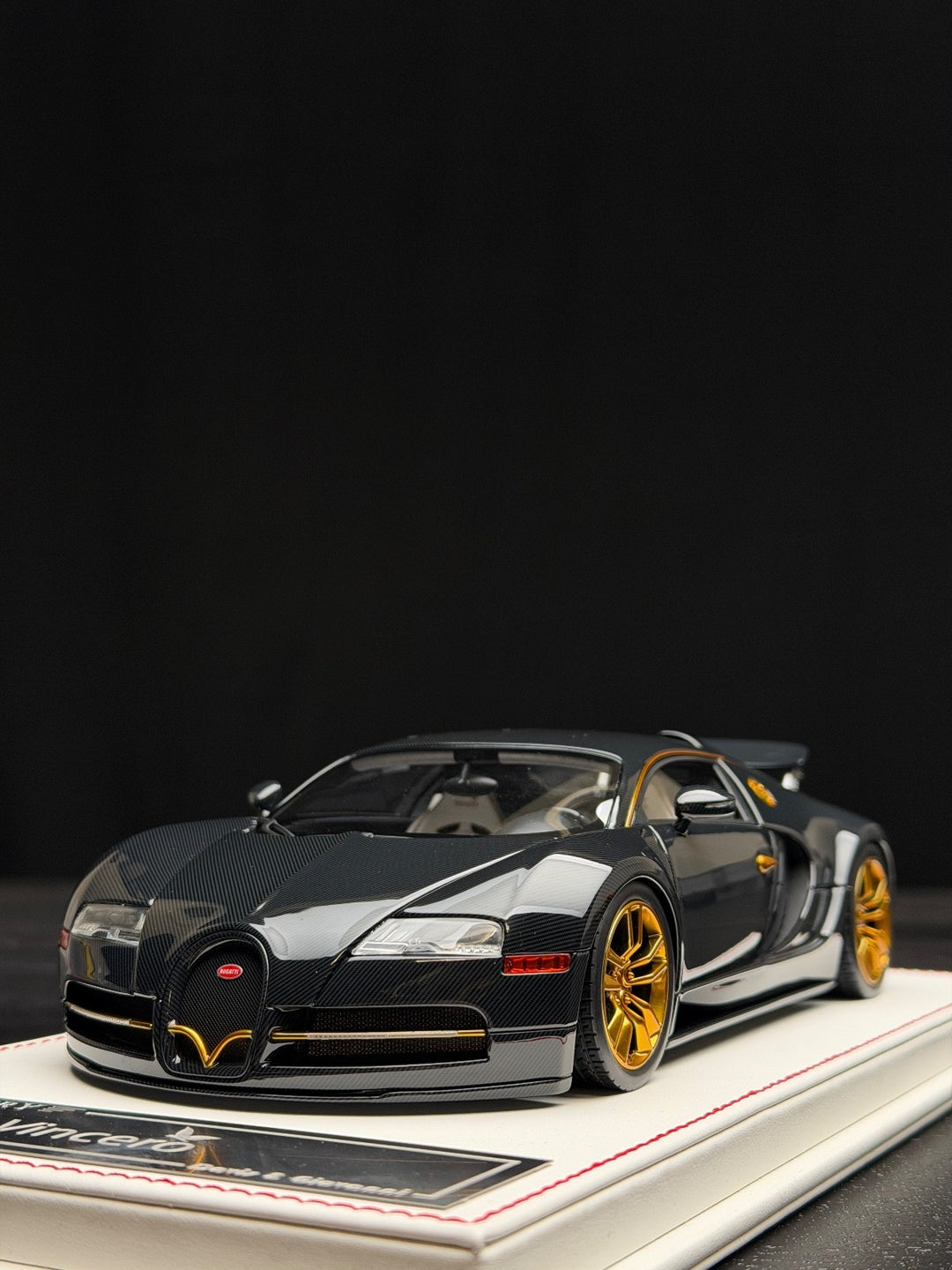 Bugatti Veyron Mansory "Vincero" (Carbon/ Gold) [Davis & Giovanni] 1/18 scale