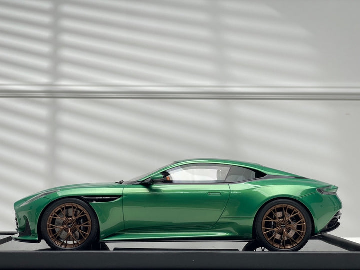 Aston Martin DB12 Coupe (Green) [Motorhelix] 1/18 scale
