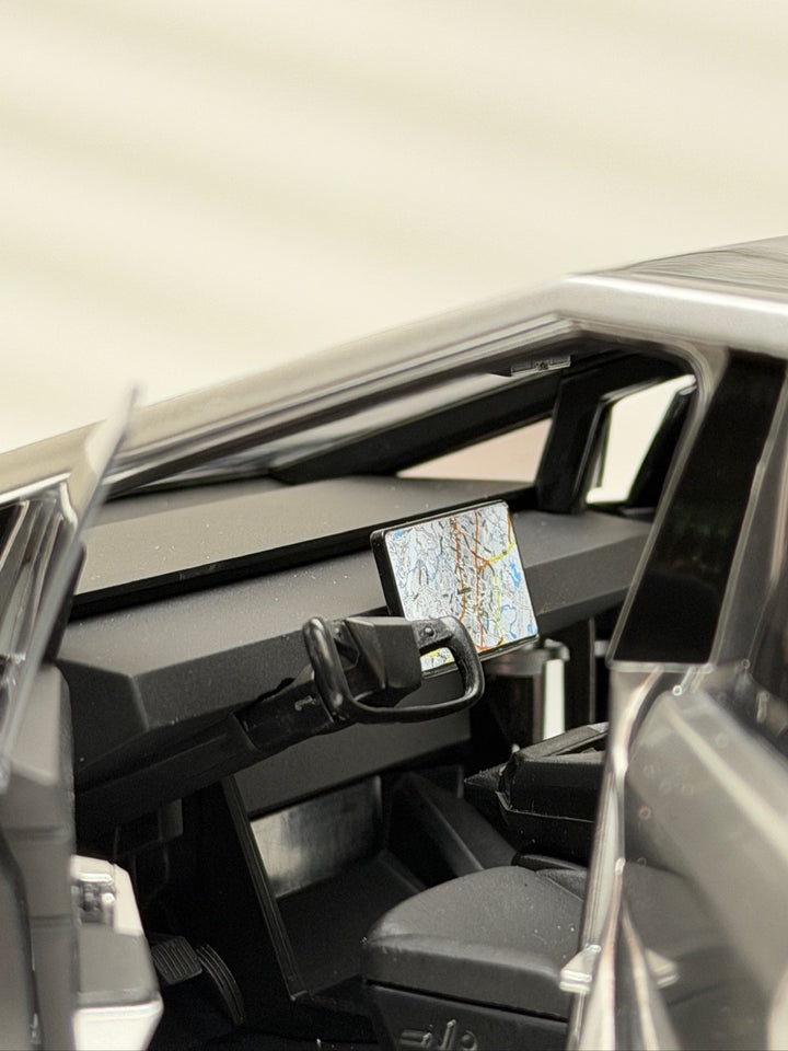 Tesla Cybertruck (Titanium) [Tesla] 1:18 scale