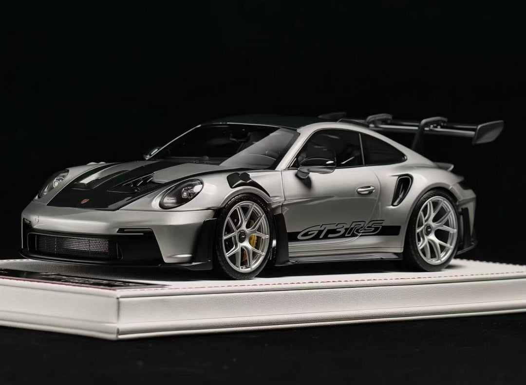 Porsche 911 GT3RS (Silver) [Davis & Giovanni] 1:18 scale