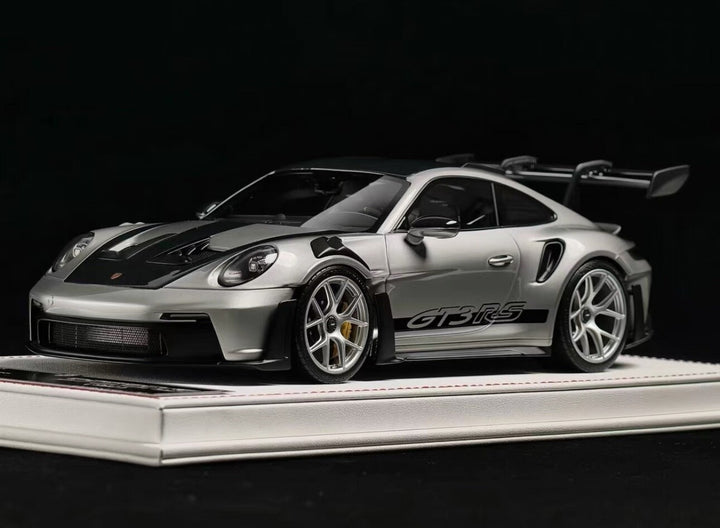Porsche 911 GT3RS (Silver) [Davis & Giovanni] 1:18 scale