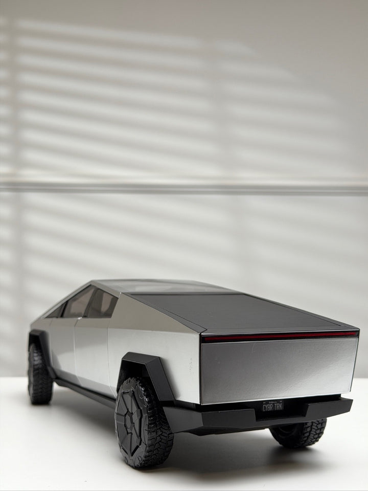 Tesla Cybertruck (Titanium) [Tesla] 1:18 scale