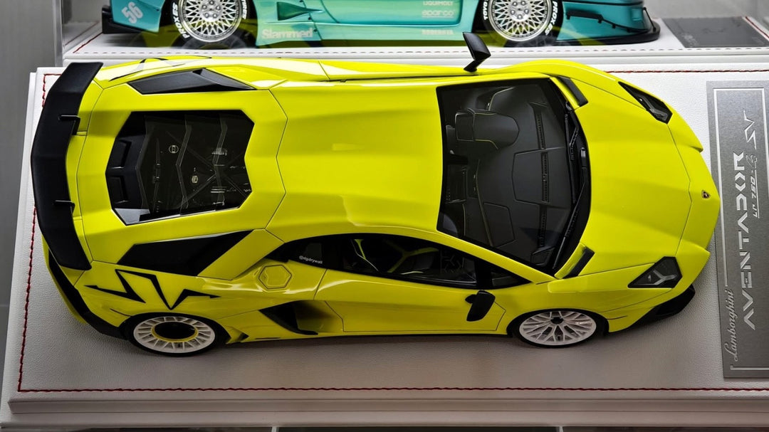 Lamborghini Aventador LP750-4 SV (Neon Yellow) [Davis & Giovanni] 1/18 scale