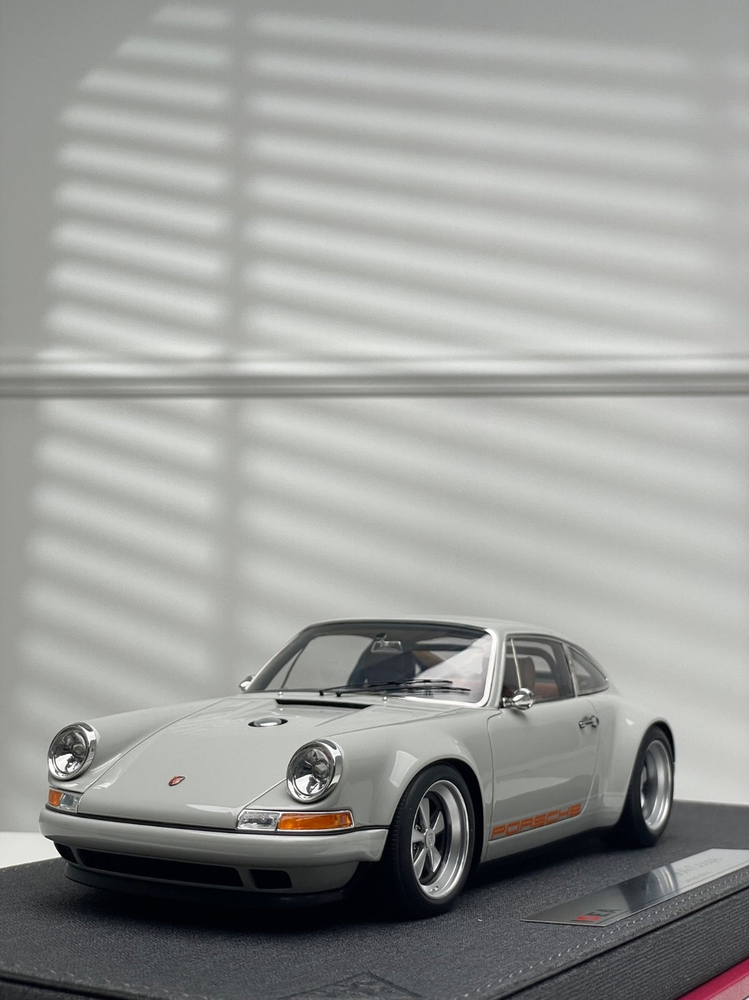 Porsche 911 Singer Coupe (Light Gray) [Make Up IDEA] 1/18 scale