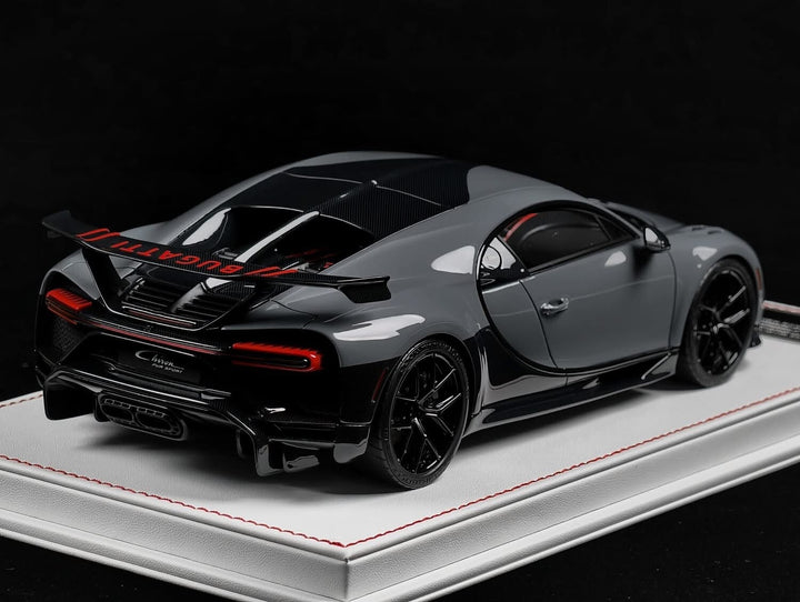 Bugatti Chiron Pur Sport (Dark Gray) [Davis & Giovanni] 1:18 scale