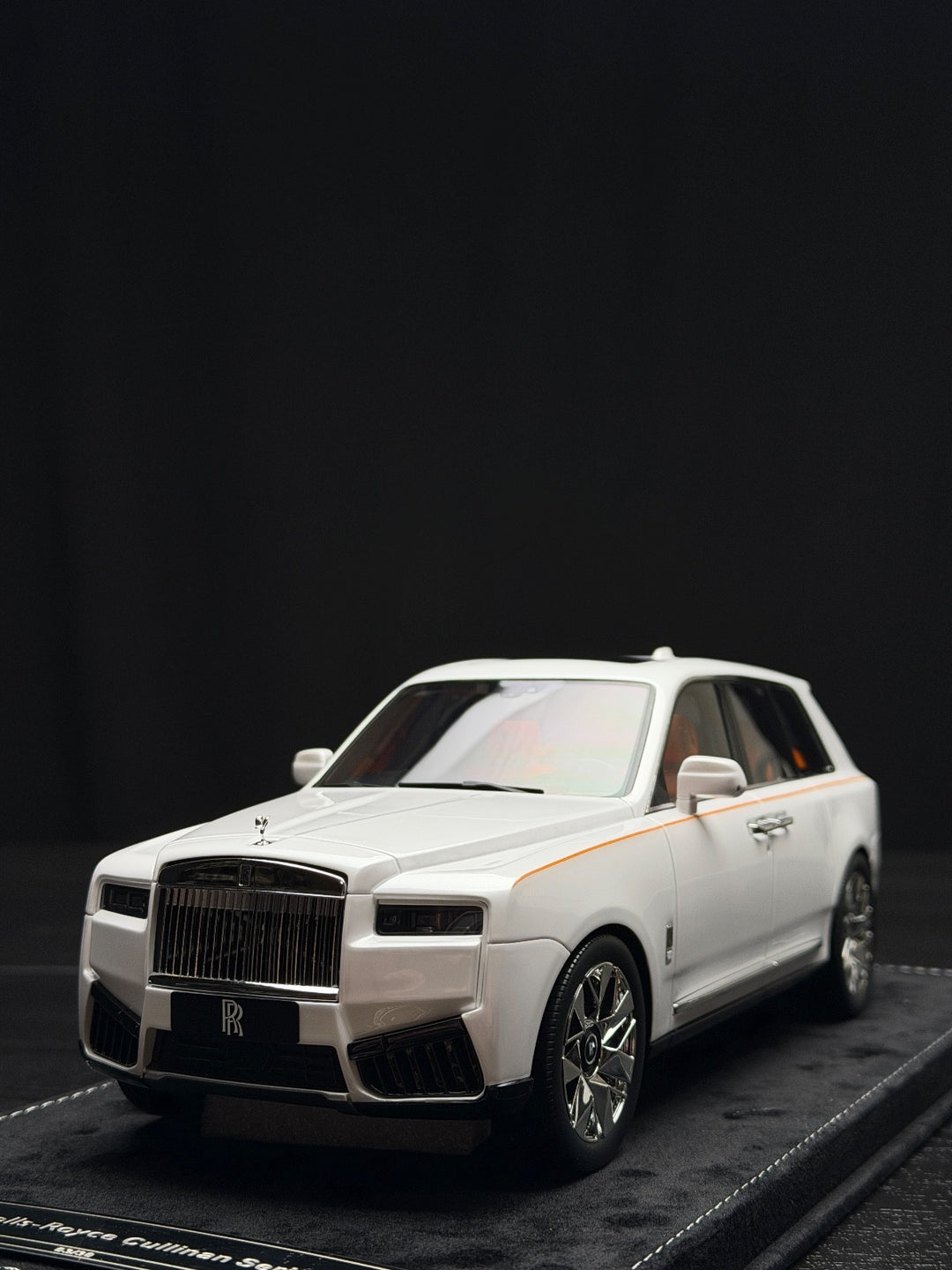 Rolls-Royce Cullinan Series II Black Badge (Pearl White) [H&H] 1/18 scale