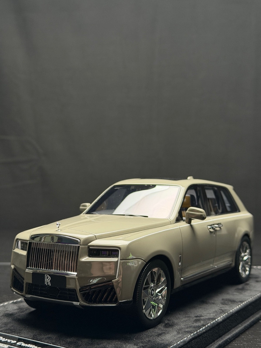 Rolls-Royce Cullinan Series II (Gray) [H&H] 1/18 scale