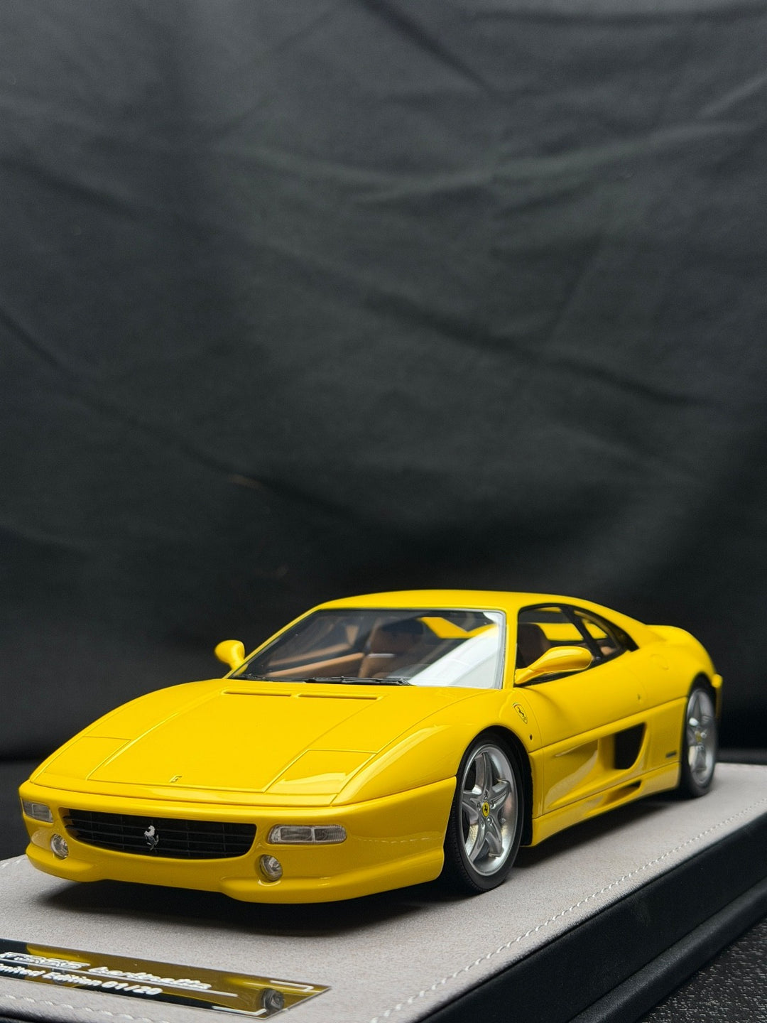 Ferrari F355 Berlinetta (Yellow) [V8 Model] 1:18 scale
