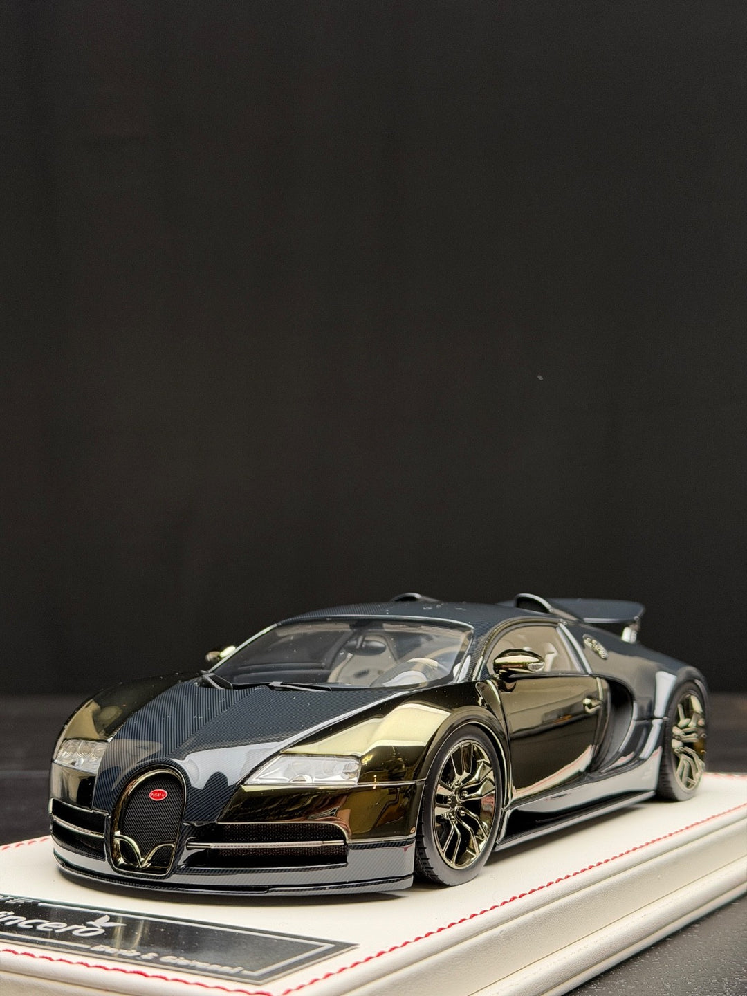 Bugatti Veyron Mansory "Vincero" (Chrome/ Carbon) [Davis & Giovanni] 1/18 scale