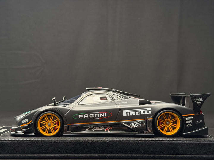 Pagani Zonda R (Matte Carbon Fiber) [Henson&Heaven] 1/18 scale