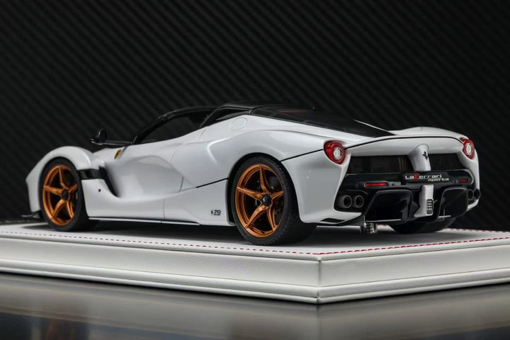 Ferrari LaFerrari Aperta (White) [Davis & Giovanni] 1:18 scale