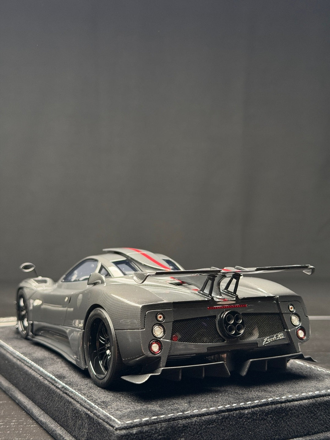 Pagani Zonda KAQ (Carbon Fiber/ Red Stripe) [Henson&Heaven] 1/18 scale