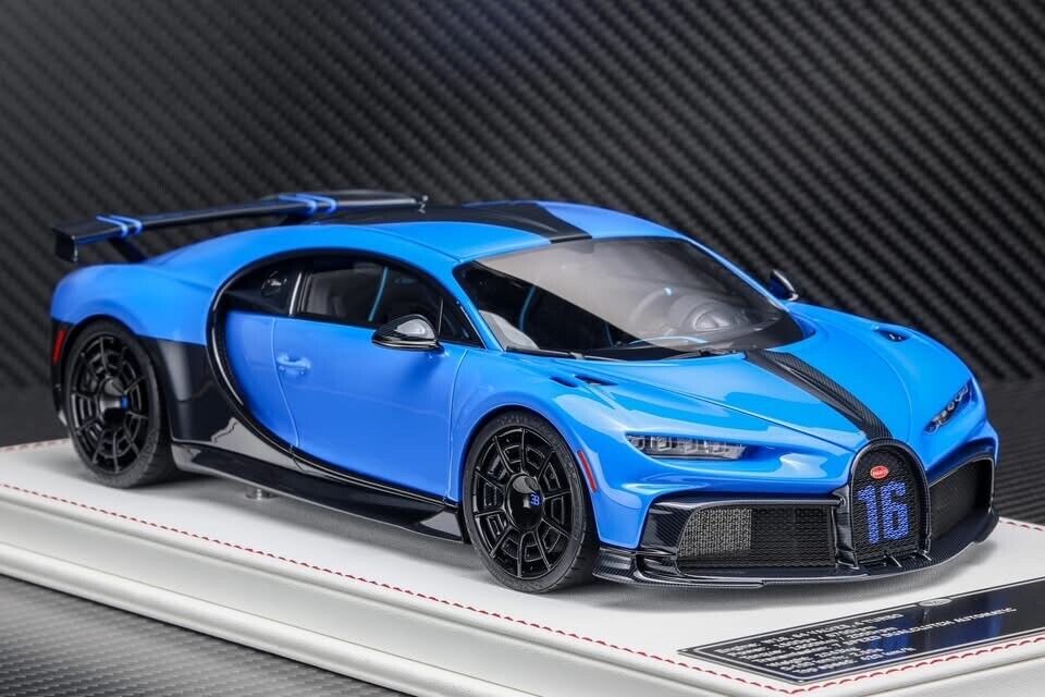 Bugatti Chiron Pur Sport (Blue w/ Black Stripe) [Davis & Giovanni] 1:18 scale