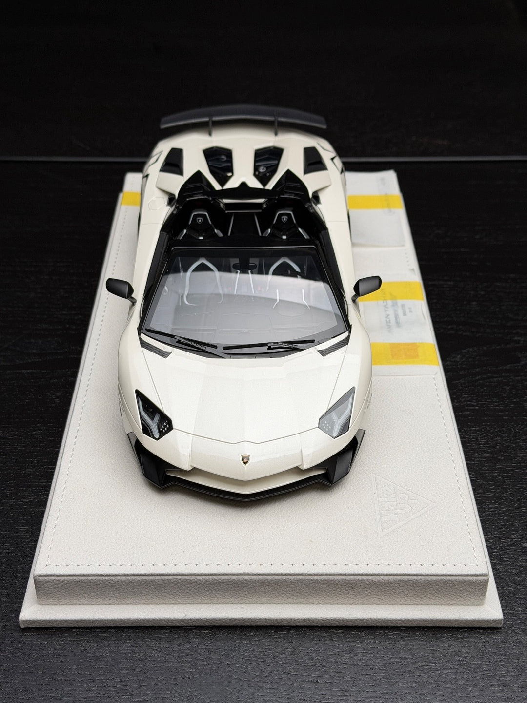 Lamborghini Aventador SV Roadster (White) [MakeUp Eidolon] 1/18 scale