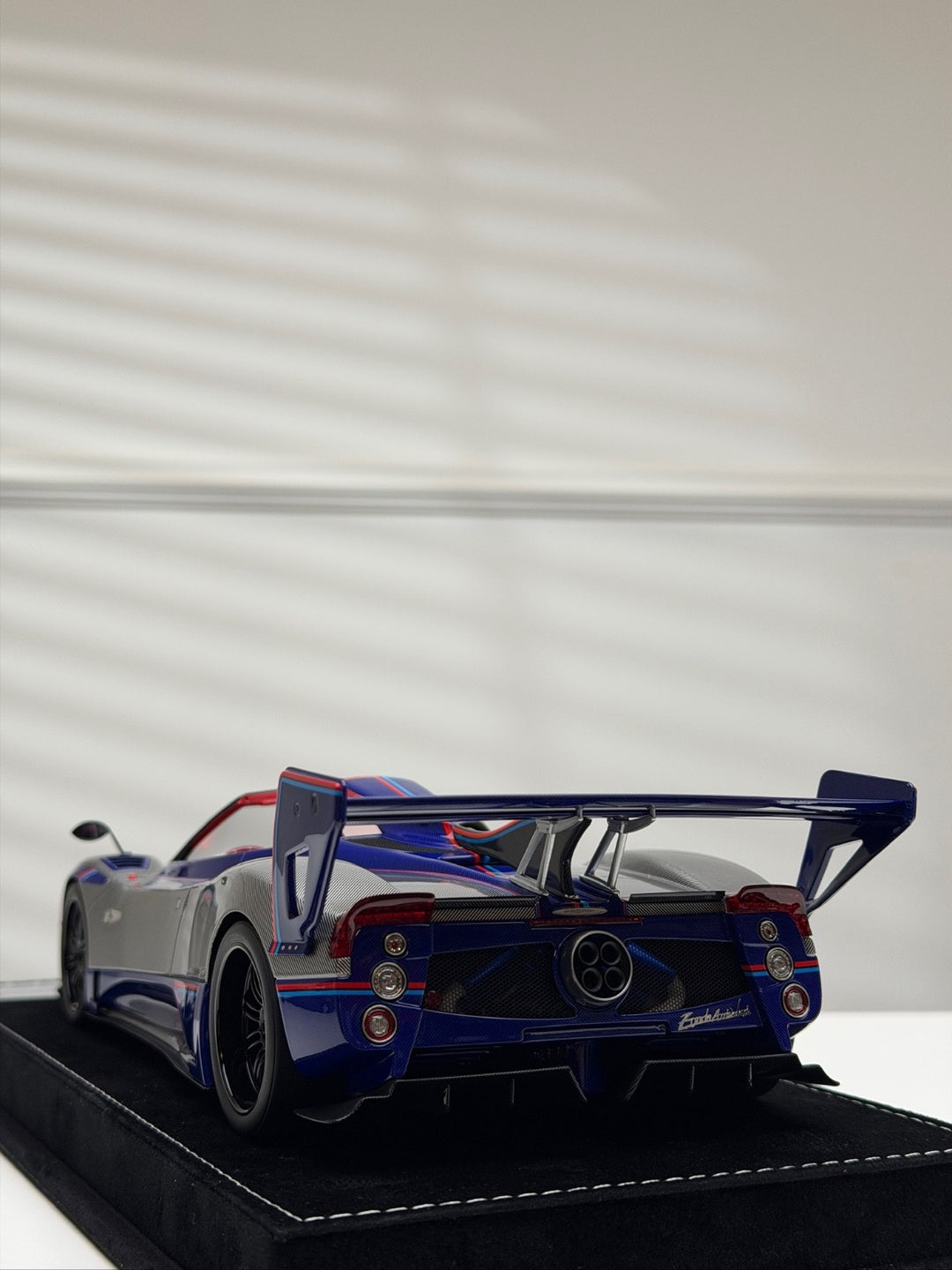 Pagani Zonda Arrivederci (Carbon Fiber) [Henson&Heaven] 1/18 scale